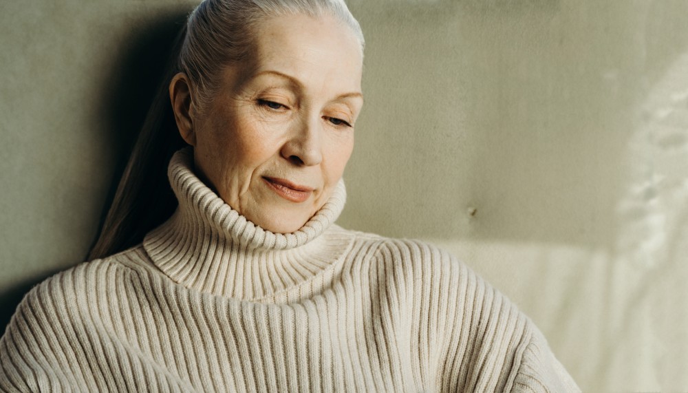 Frau die an ihre Vorsorge denkt